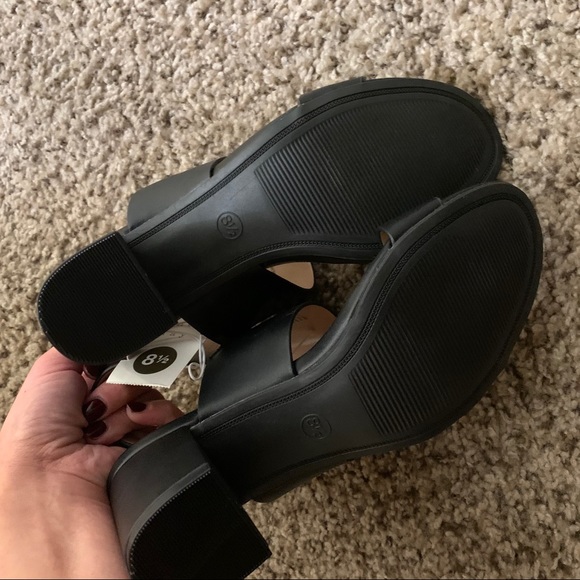 SOLD Faux leather two strap sandal pumps - Picture 5 of 6